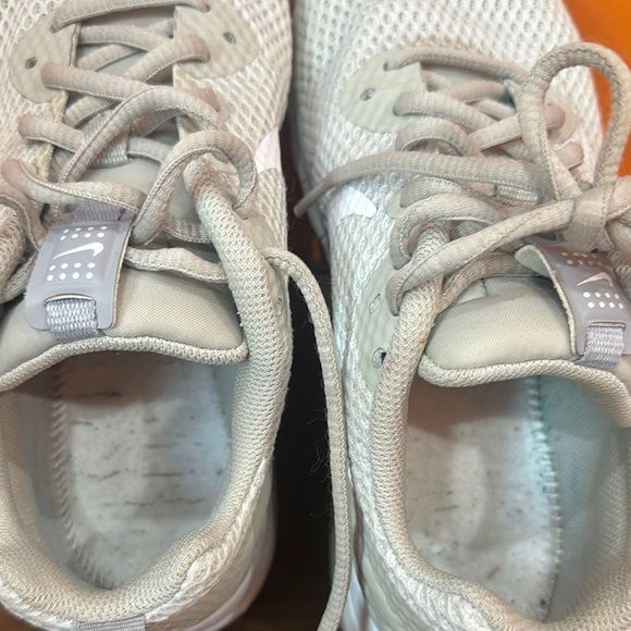 NWOT Nike Light Beige and White Mesh Sneakers size 7 - Picture 6 of 7